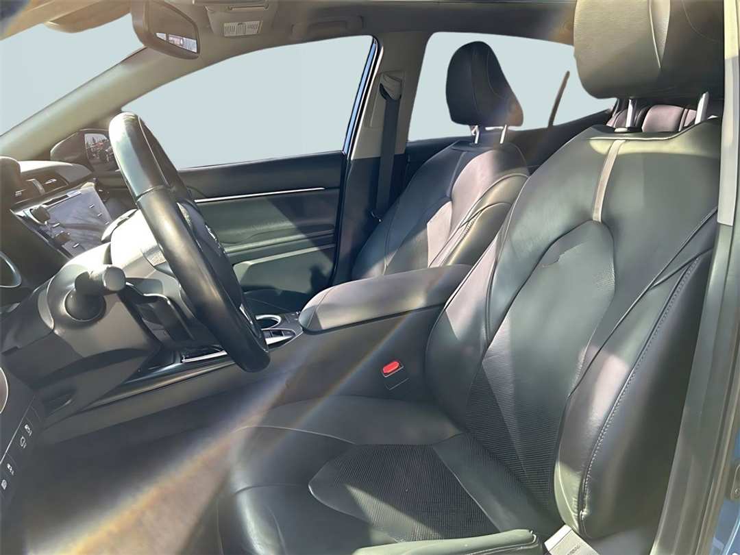 2019 Toyota Camry XSE - Image 9