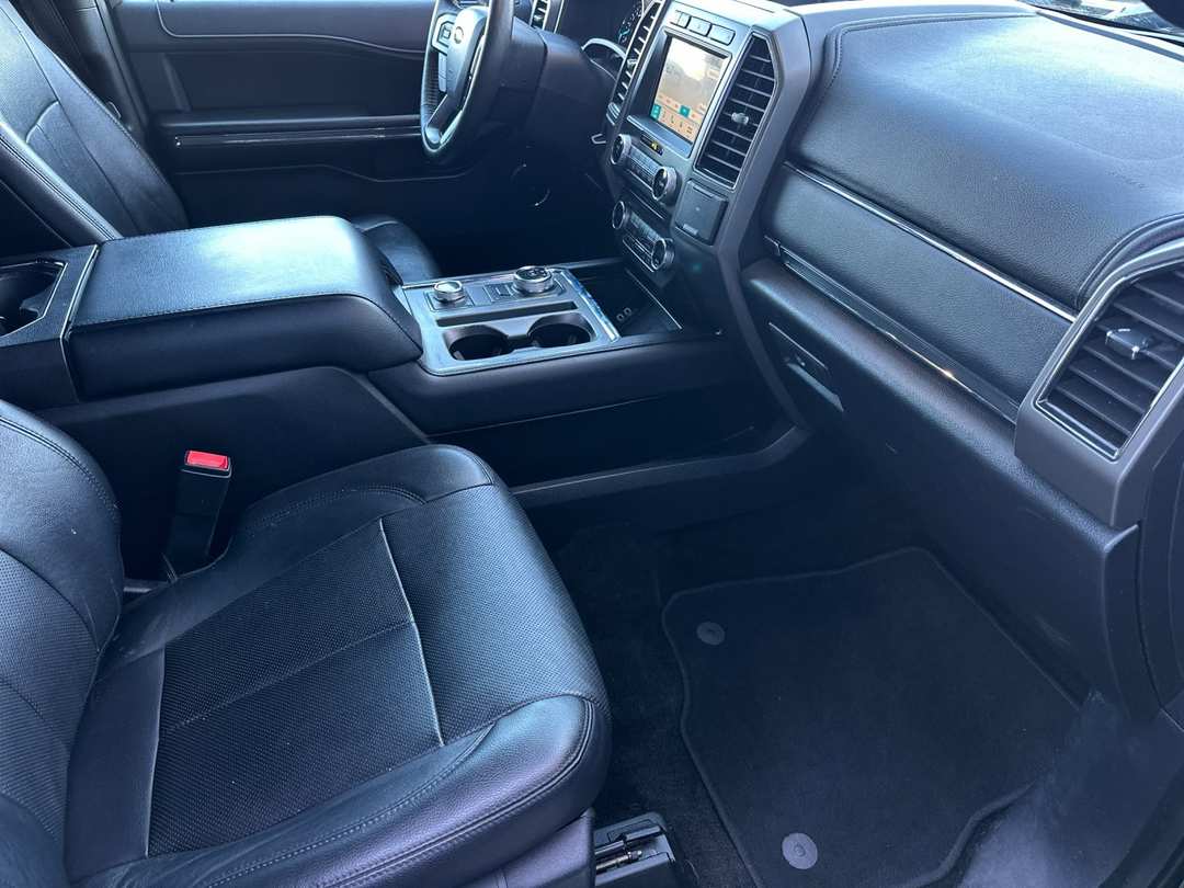 2018 Ford Expedition XLT - Image 15