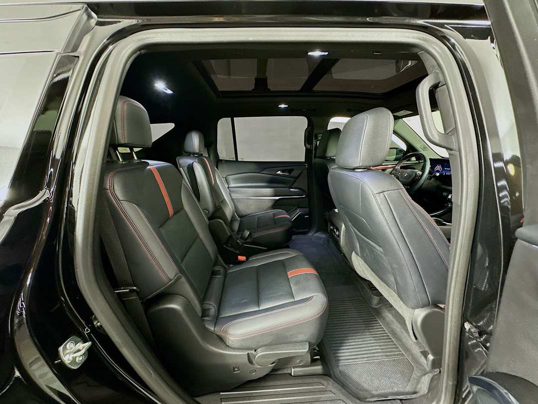 2025 Chevrolet Traverse RS - Image 31