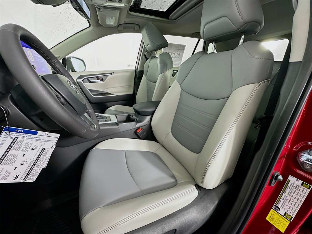 2025 Toyota Rav4 XLE Premium - Image 22
