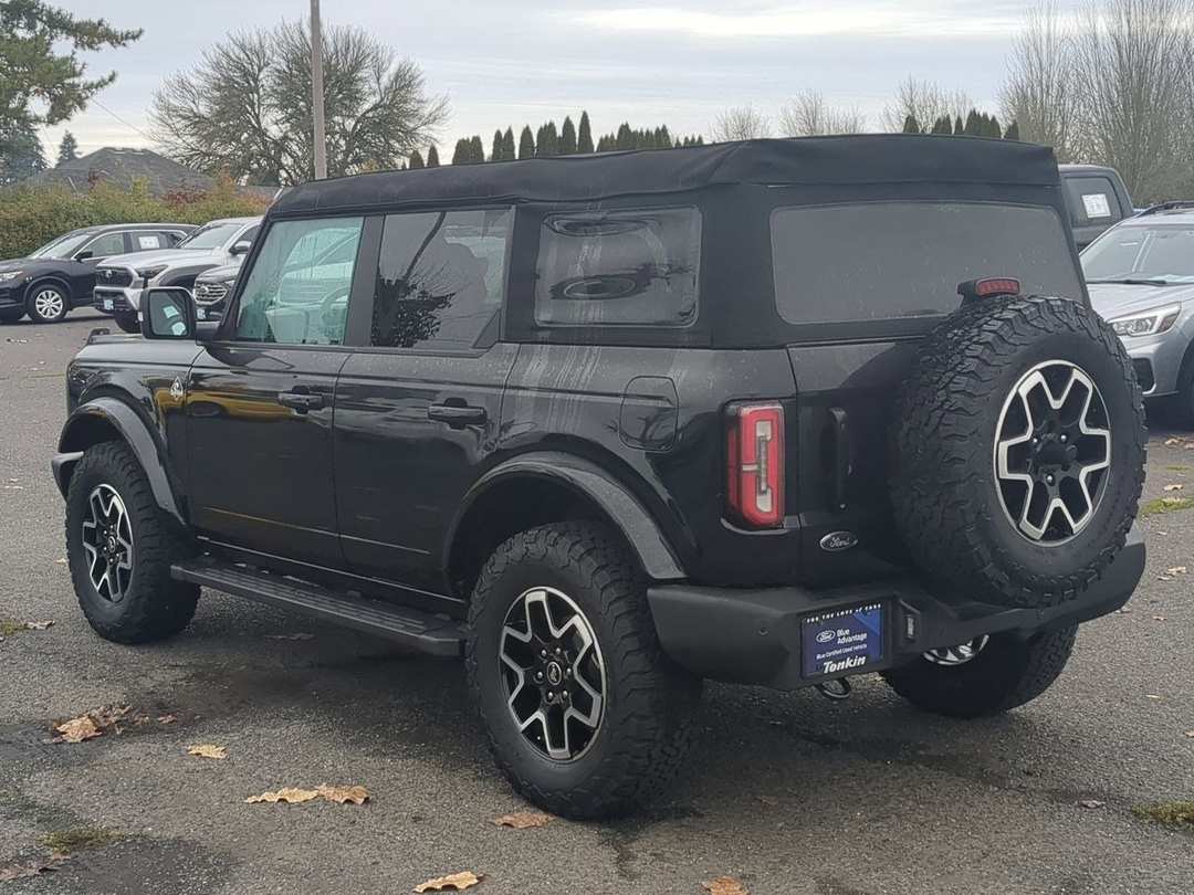 2023 Ford Bronco Outer Banks - Image 3