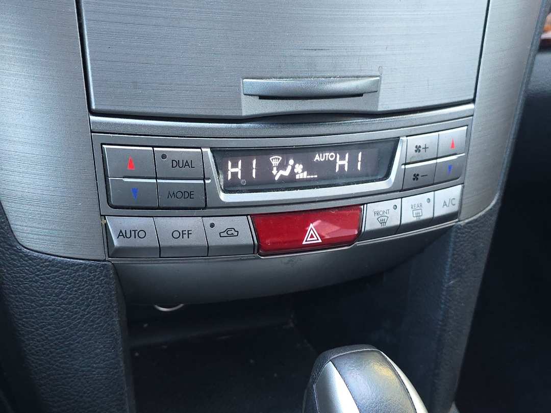 2011 Subaru Outback 2.5i - Image 19