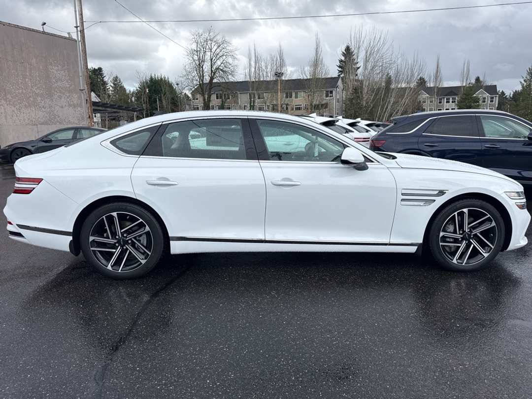 2026 Genesis G80 2.5T - Image 8