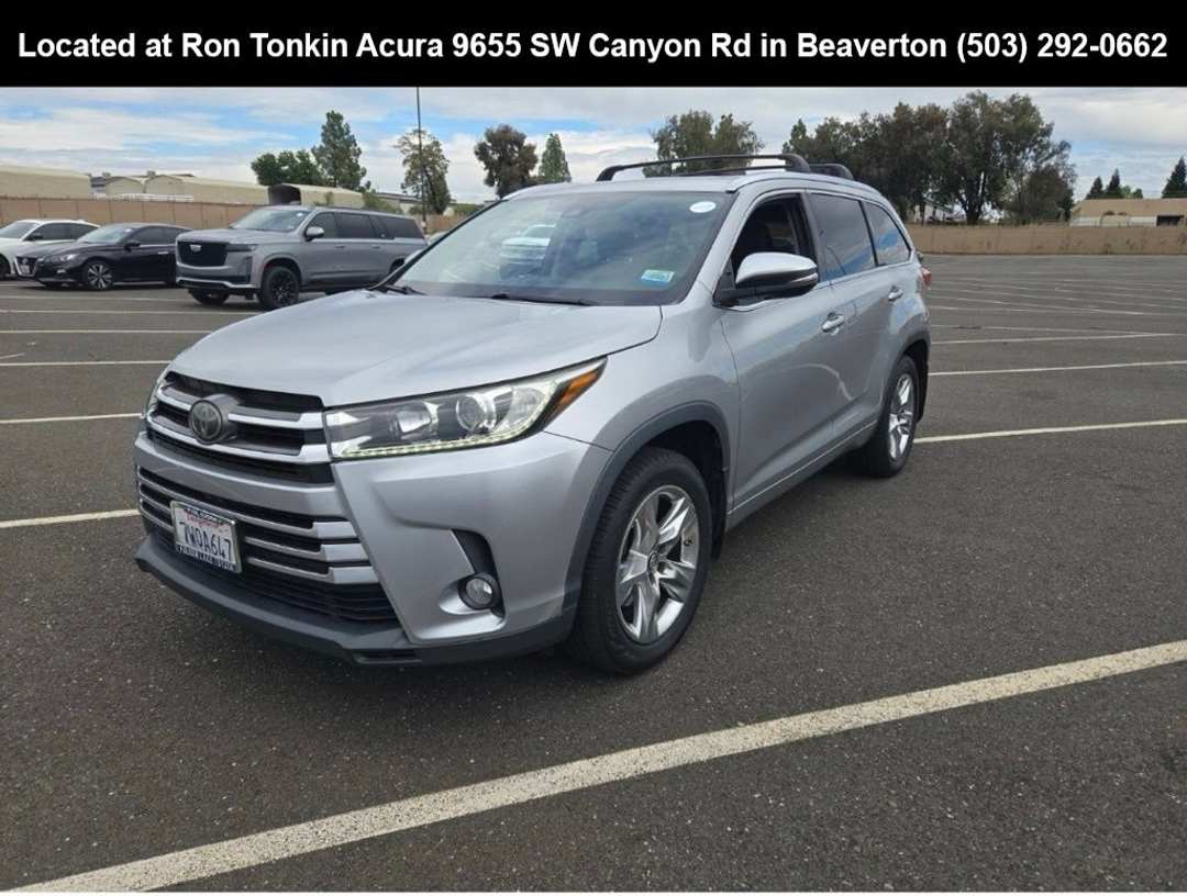 2017 Toyota Highlander - Image 3