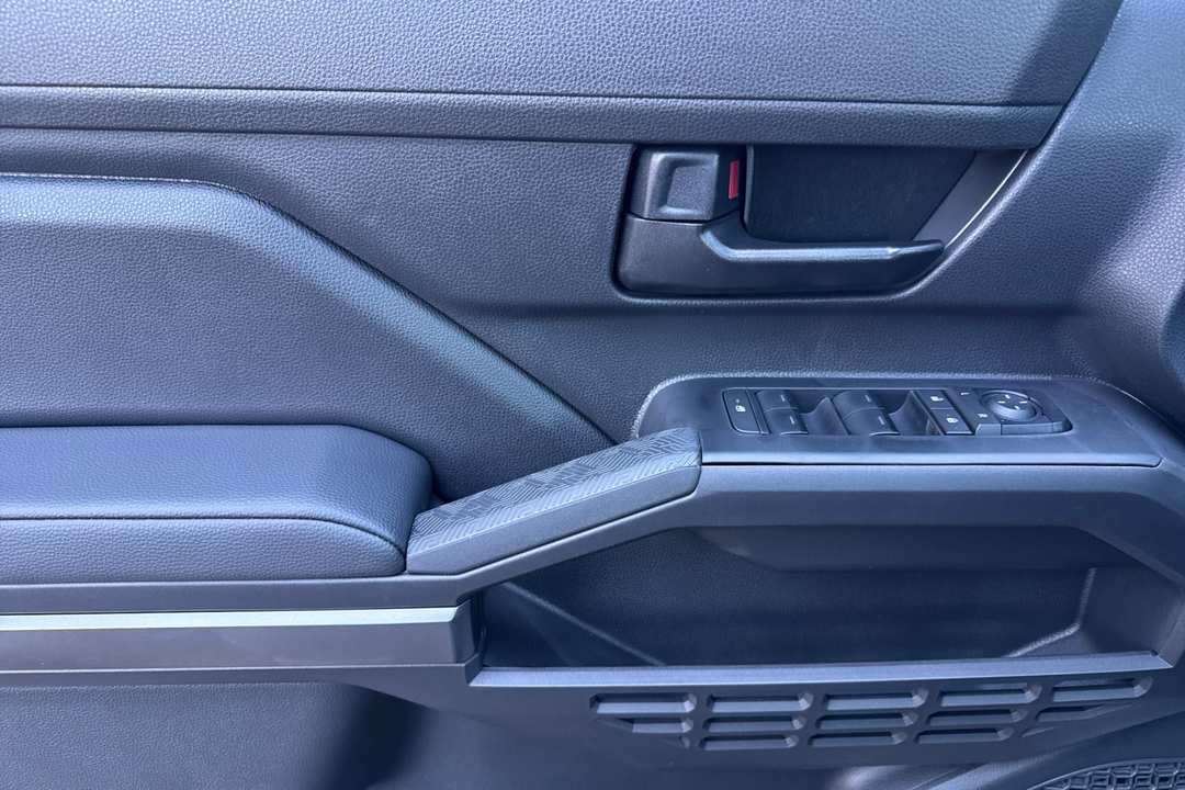 2025 Toyota Tacoma SR5 - Image 11