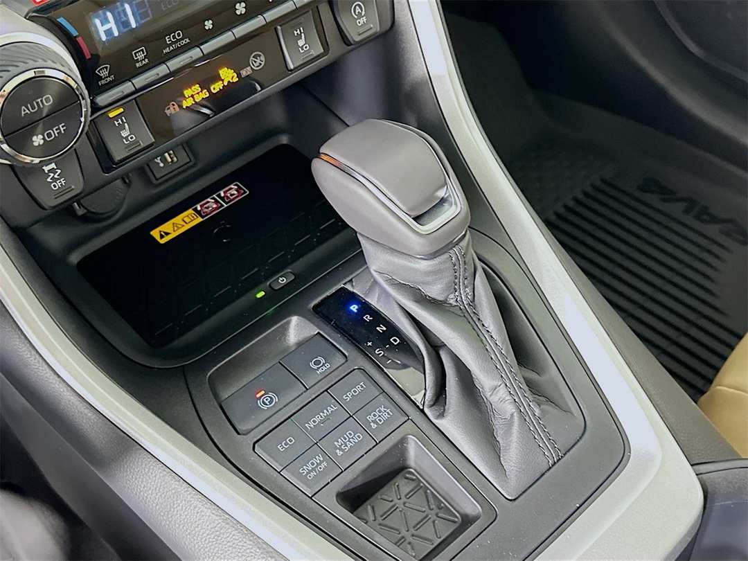 2025 Toyota Rav4 XLE Premium - Image 17