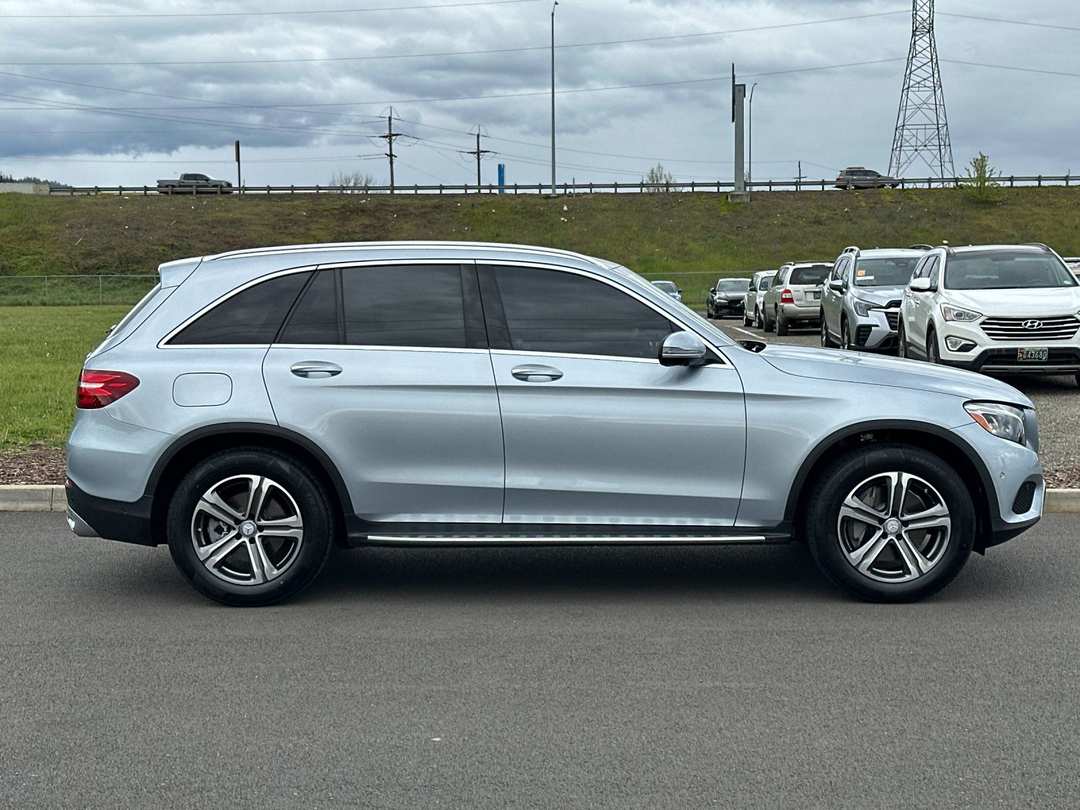 2017 Mercedes-Benz GLC GLC 300 - Image 2