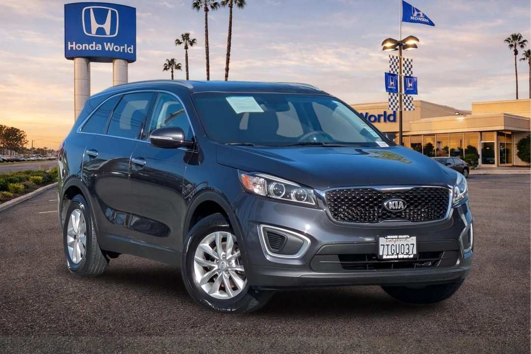 2016 Kia Sorento LX - Image 2