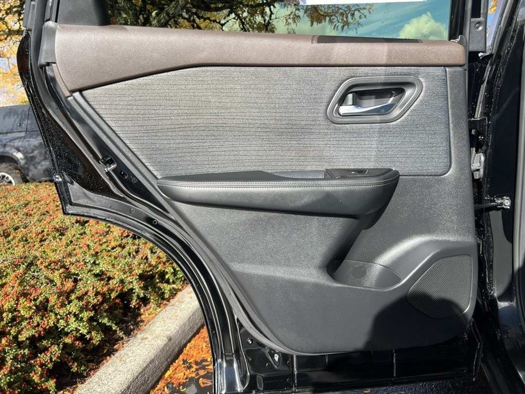 2023 Nissan Rogue SV - Image 26