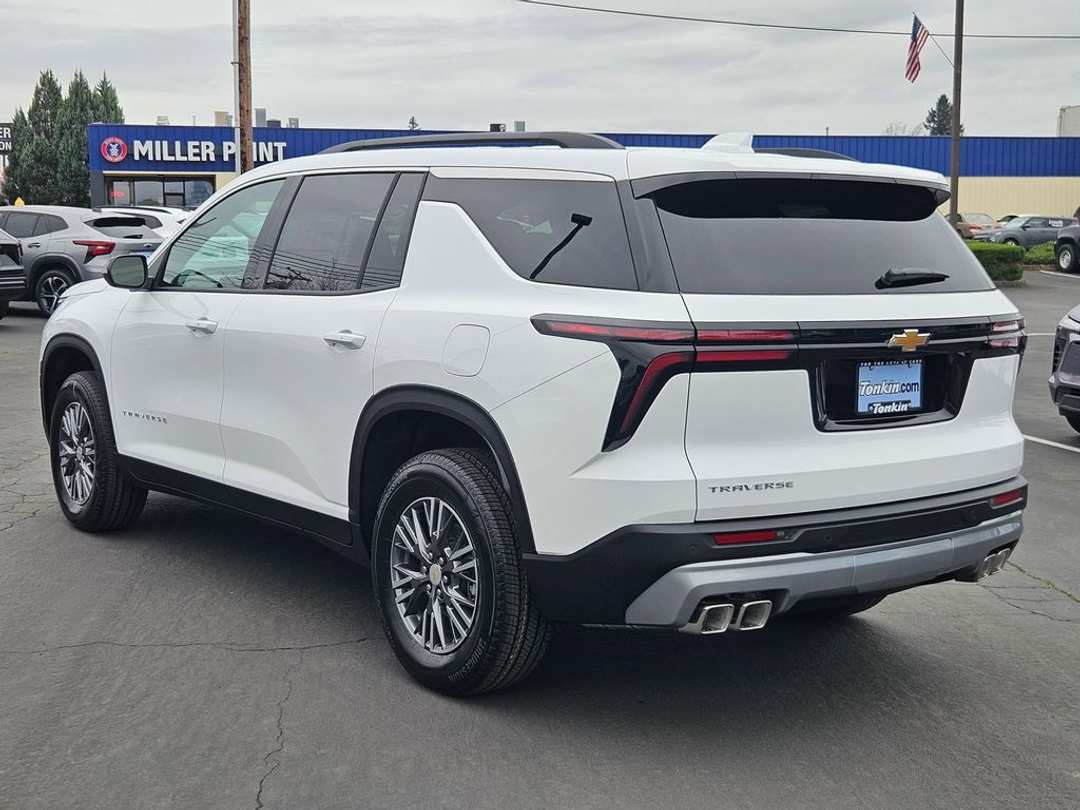 2026 Chevrolet Traverse LT - Image 3