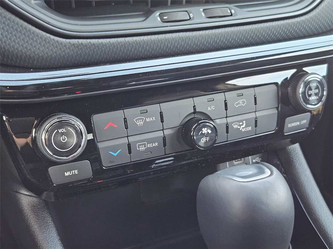 2026 Jeep Compass Latitude - Image 23