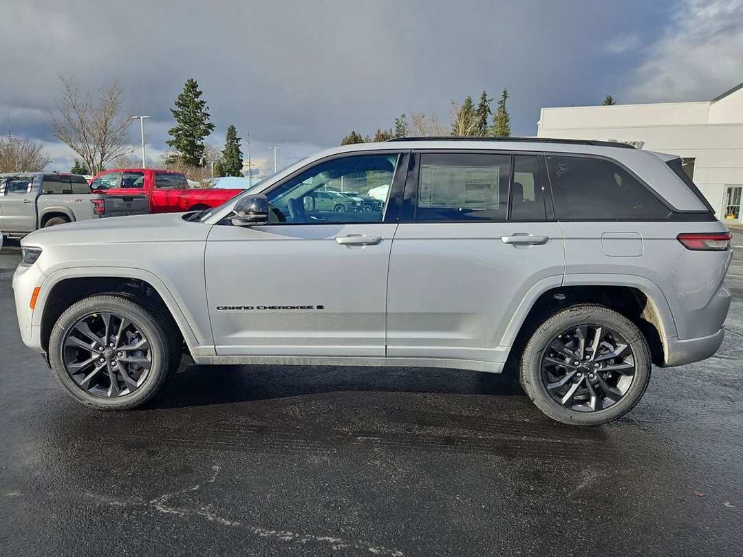 2026 Jeep Grand Cherokee Limited - Image 3