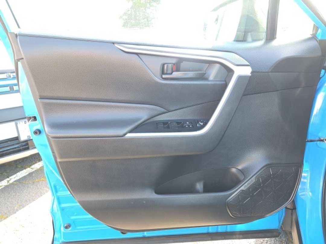 2020 Toyota Rav4 LE - Image 8