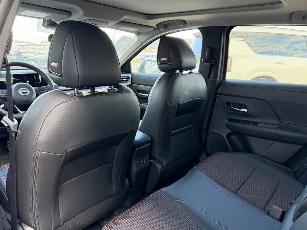 2026 Nissan Kicks SR - Image 32