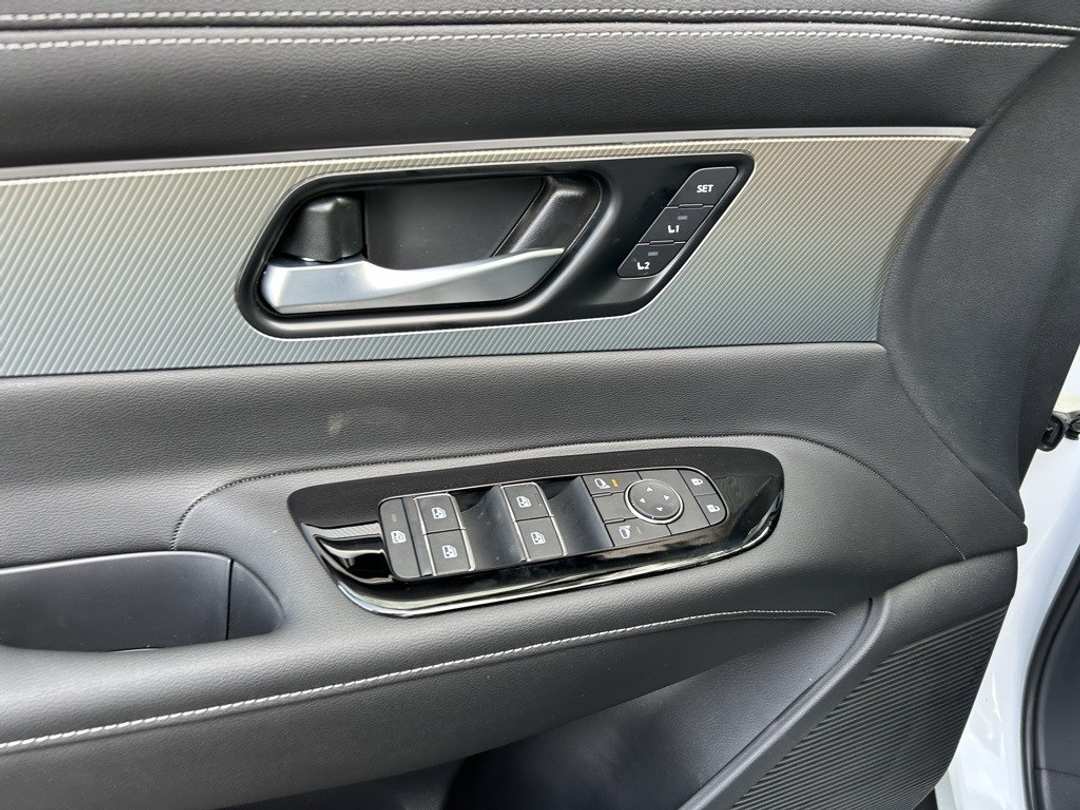 2025 Nissan Murano SL - Image 10