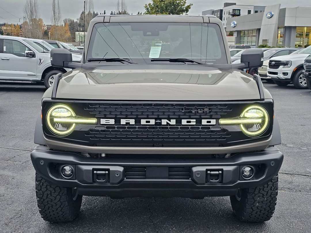 2025 Ford Bronco Badlands - Image 2