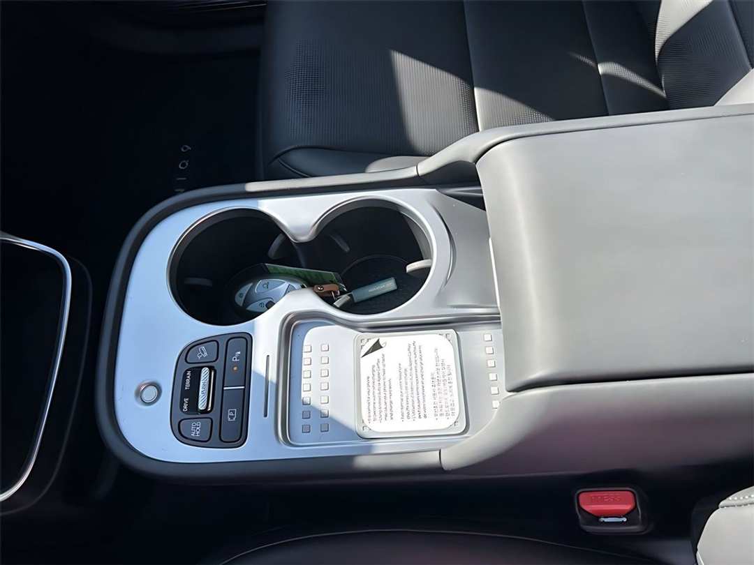 2026 Hyundai Ioniq 9 Performance Limited - Image 18