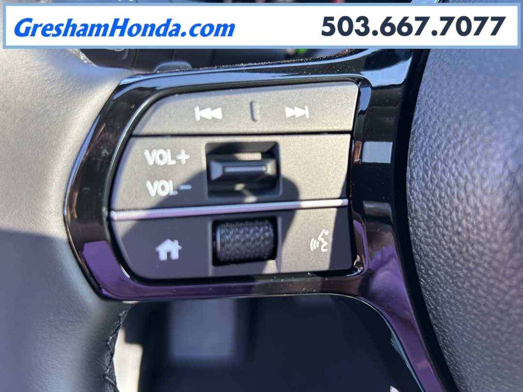 2025 Honda Pilot Touring - Image 14