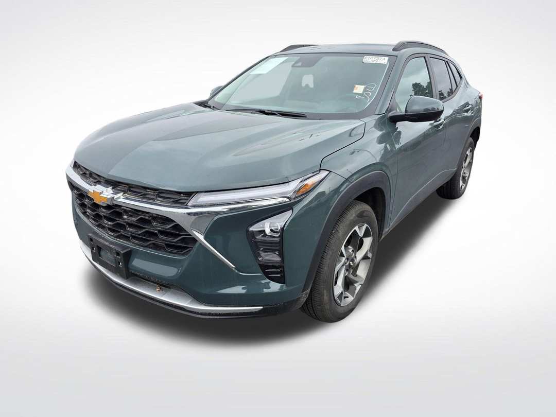 2025 Chevrolet Trax LT - Image 2