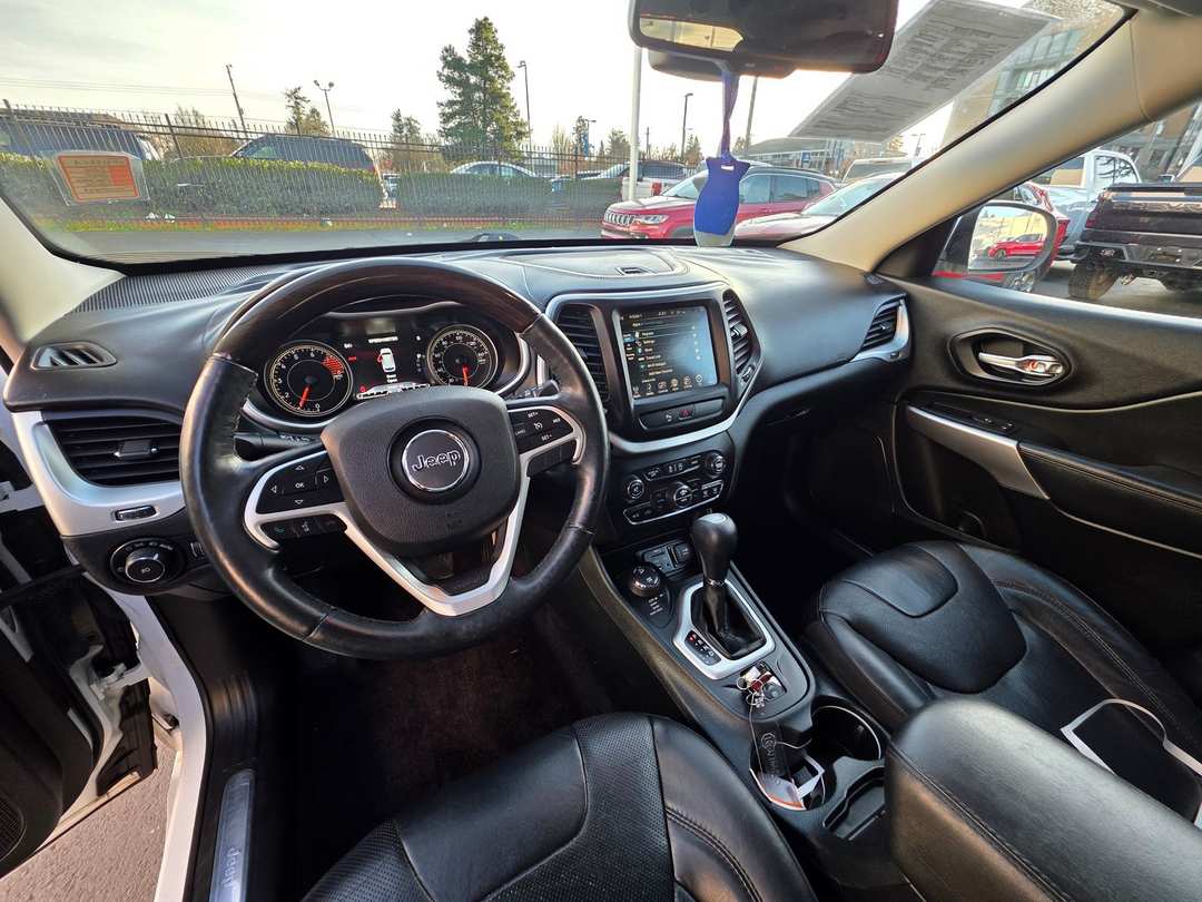 2016 Jeep Cherokee Overland - Image 14