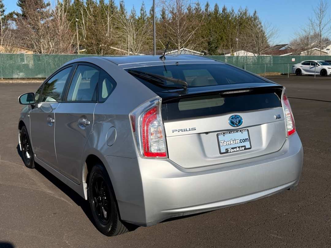 2015 Toyota Prius Two - Image 6