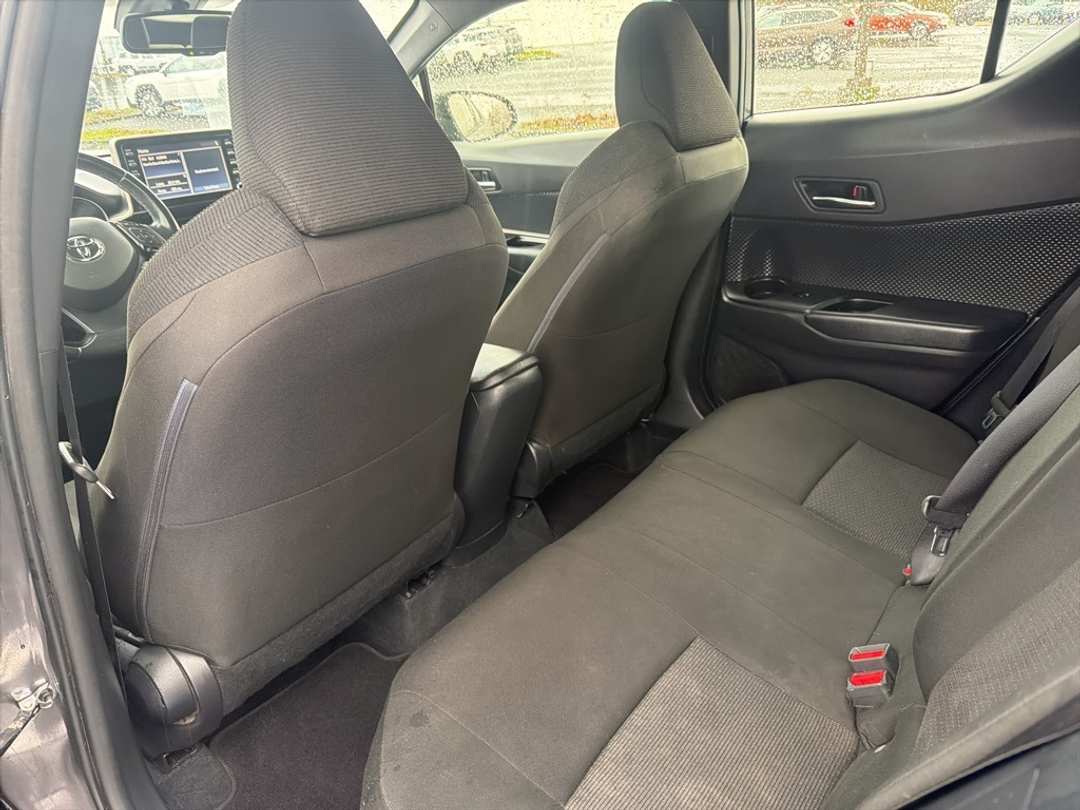 2019 Toyota C-Hr XLE - Image 18
