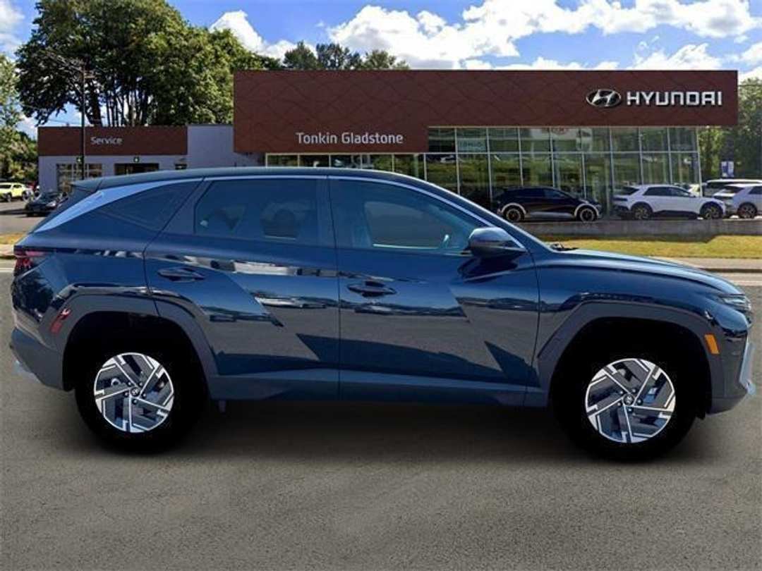 2026 Hyundai Tucson Blue SE - Image 9