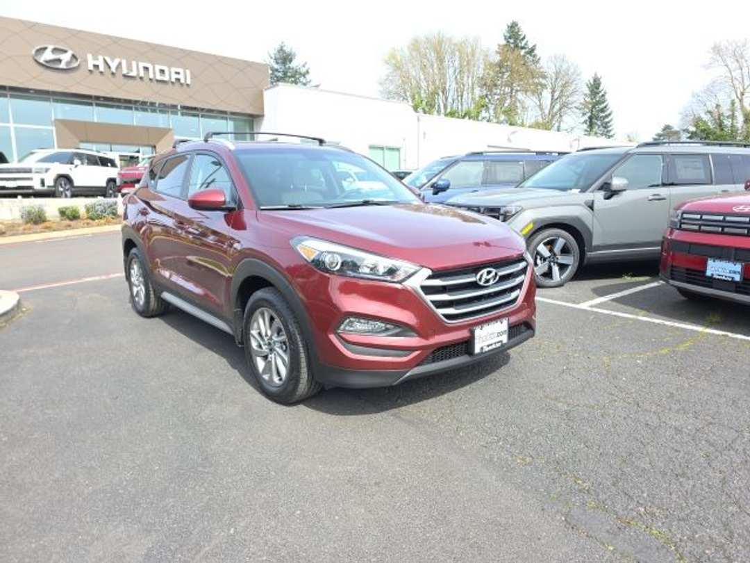 2017 Hyundai Tucson SE - Image 2