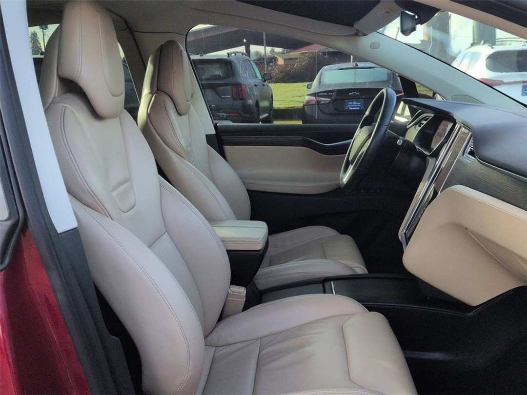 2016 Tesla Model X 90D - Image 31
