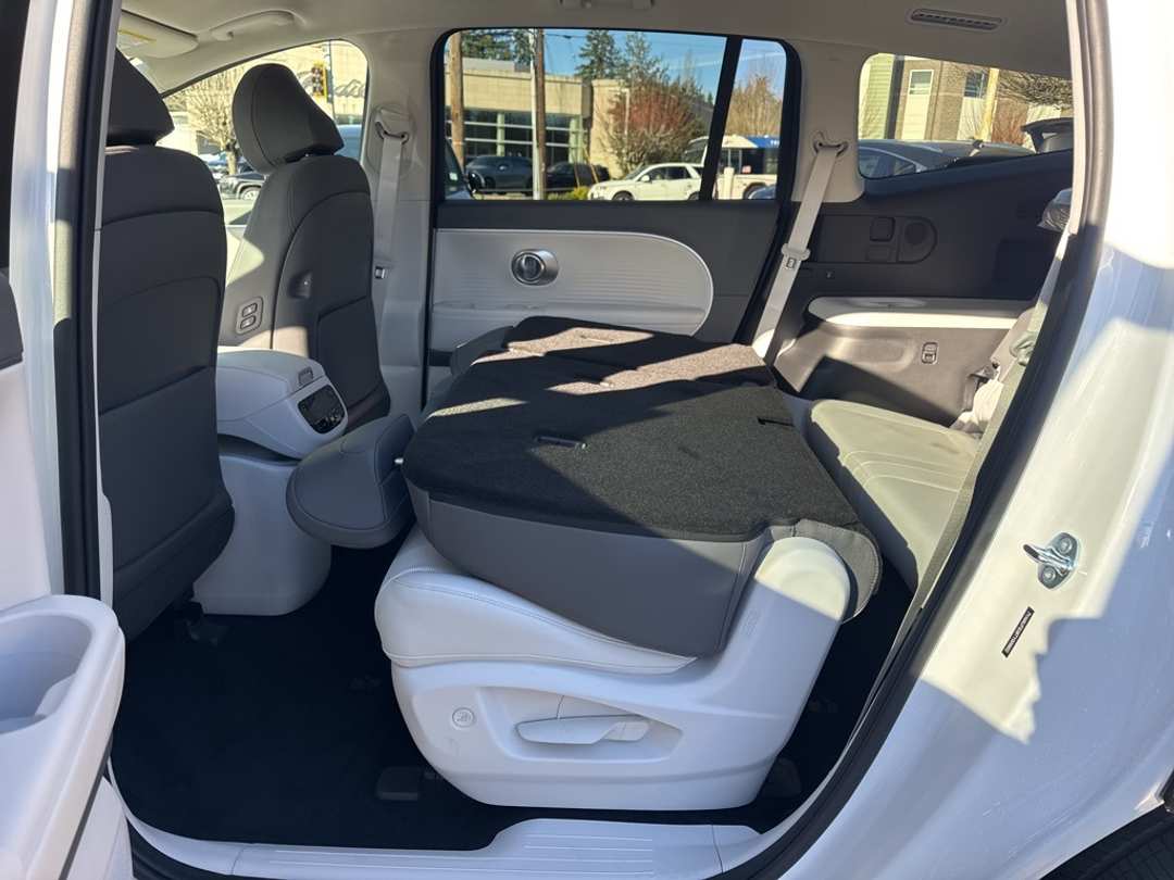 2026 Hyundai Ioniq 9 SEL - Image 39