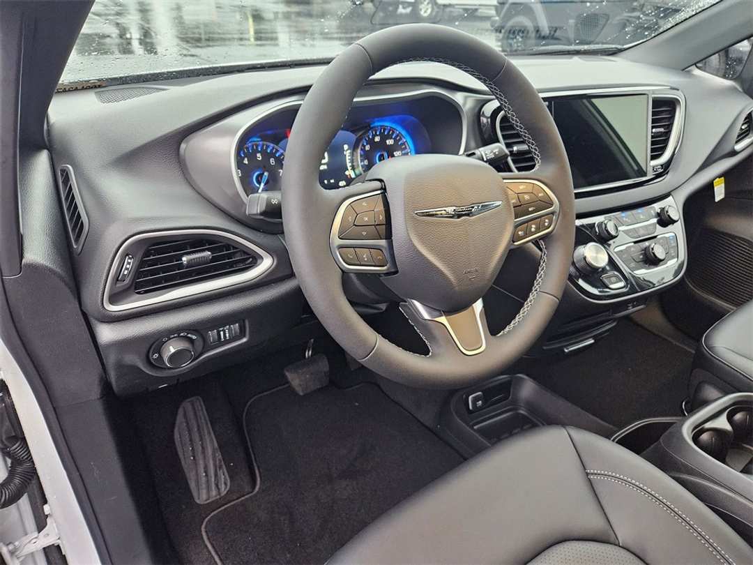 2026 Chrysler Voyager LX - Image 13