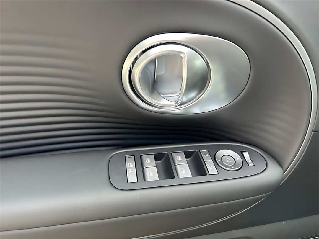 2026 Hyundai Ioniq 9 SEL - Image 11