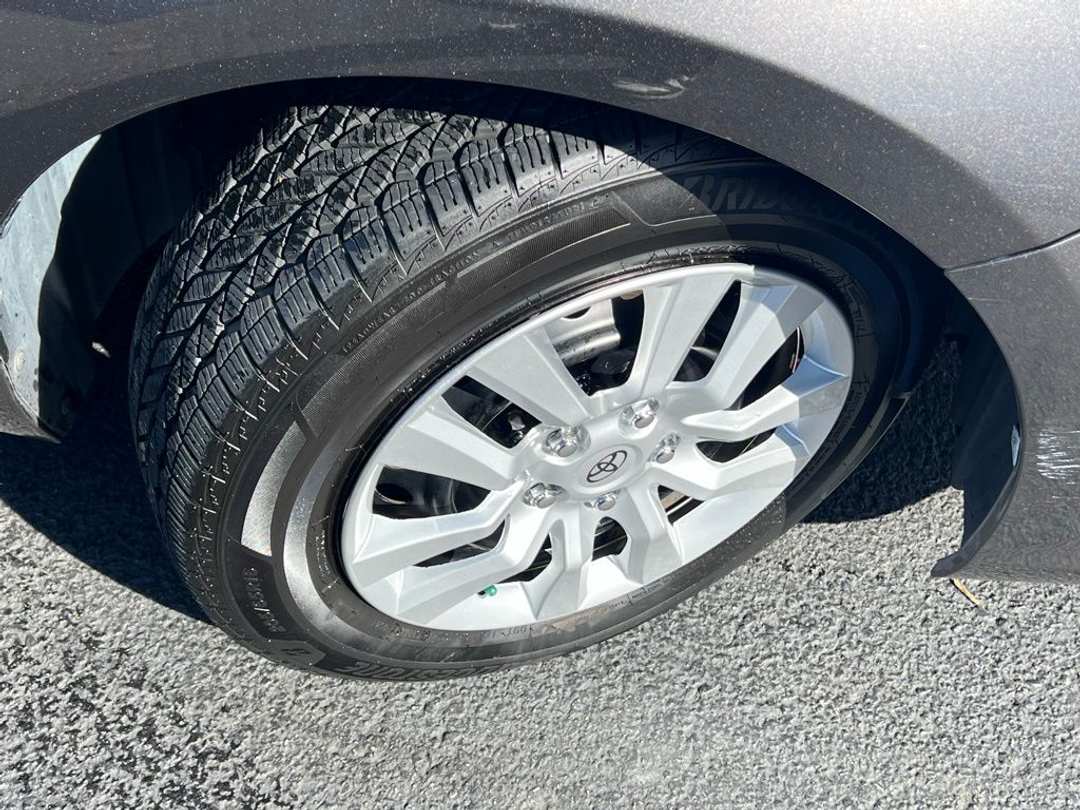 2015 Toyota Camry LE - Image 2