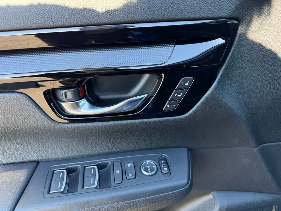 2025 Honda CR-V Sport Touring - Image 13