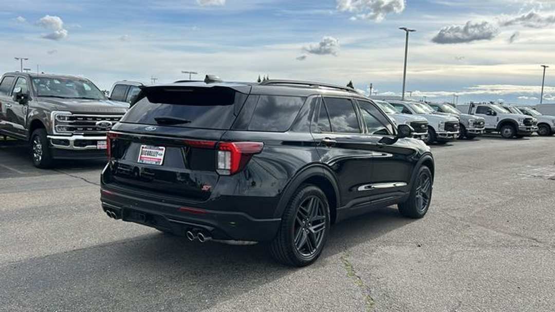 2025 Ford Explorer ST - Image 3