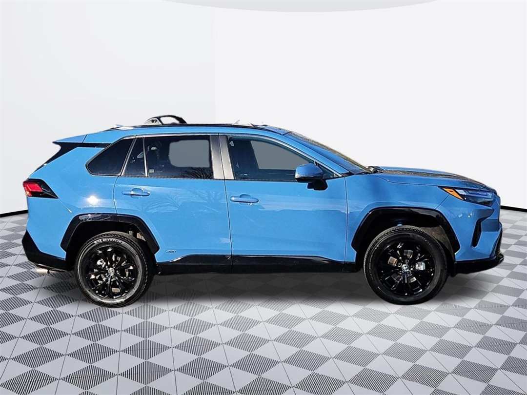 2023 Toyota Rav4 SE - Image 7