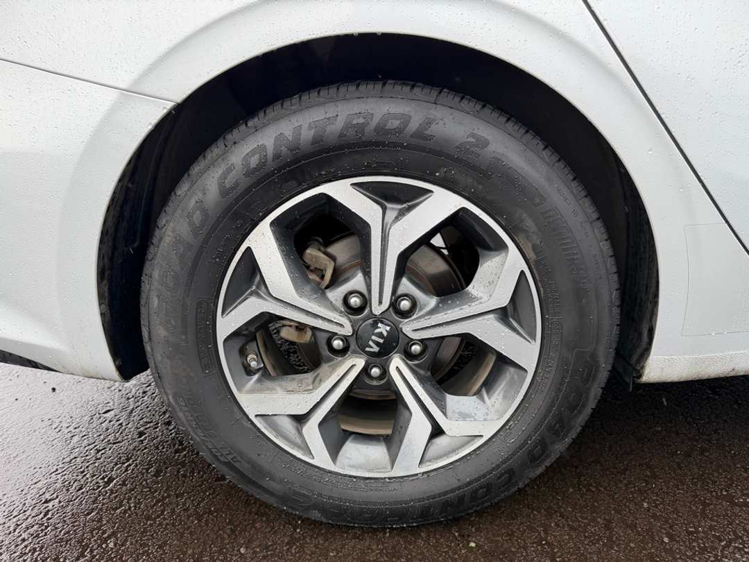 2021 Kia Forte LXS - Image 9