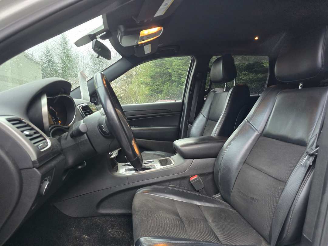 2021 Jeep Grand Cherokee Laredo X - Image 2