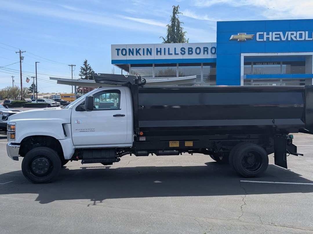 2024 Chevrolet Silverado 4500Hd Work - Image 3