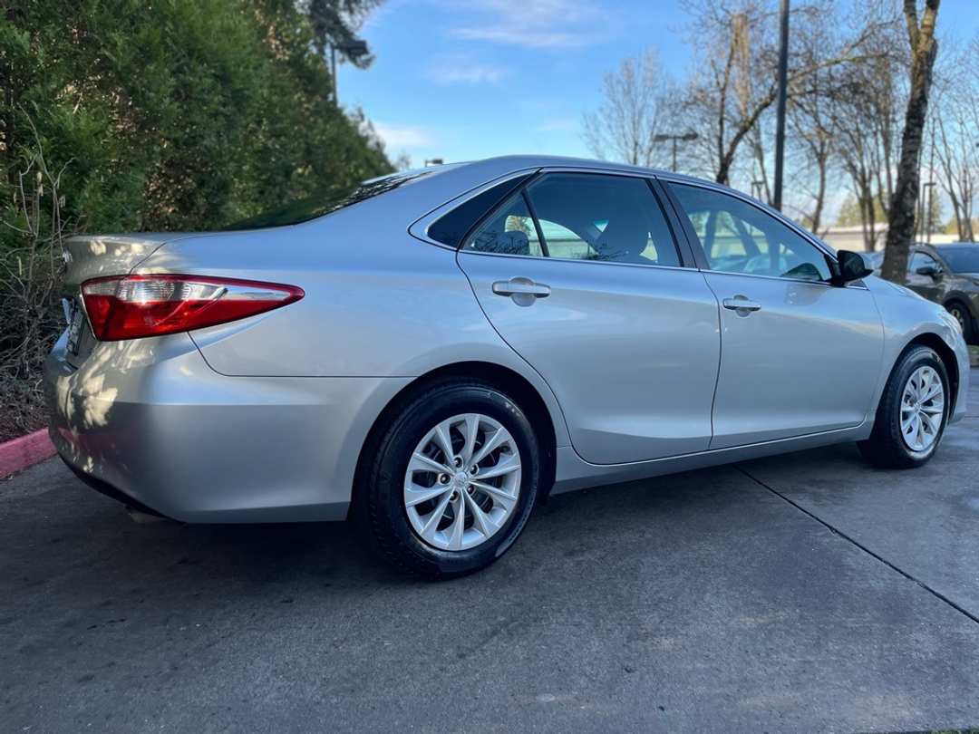 2016 Toyota Camry LE - Image 5