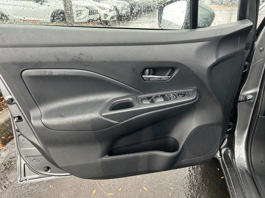 2025 Nissan Versa 1.6 SV - Image 9