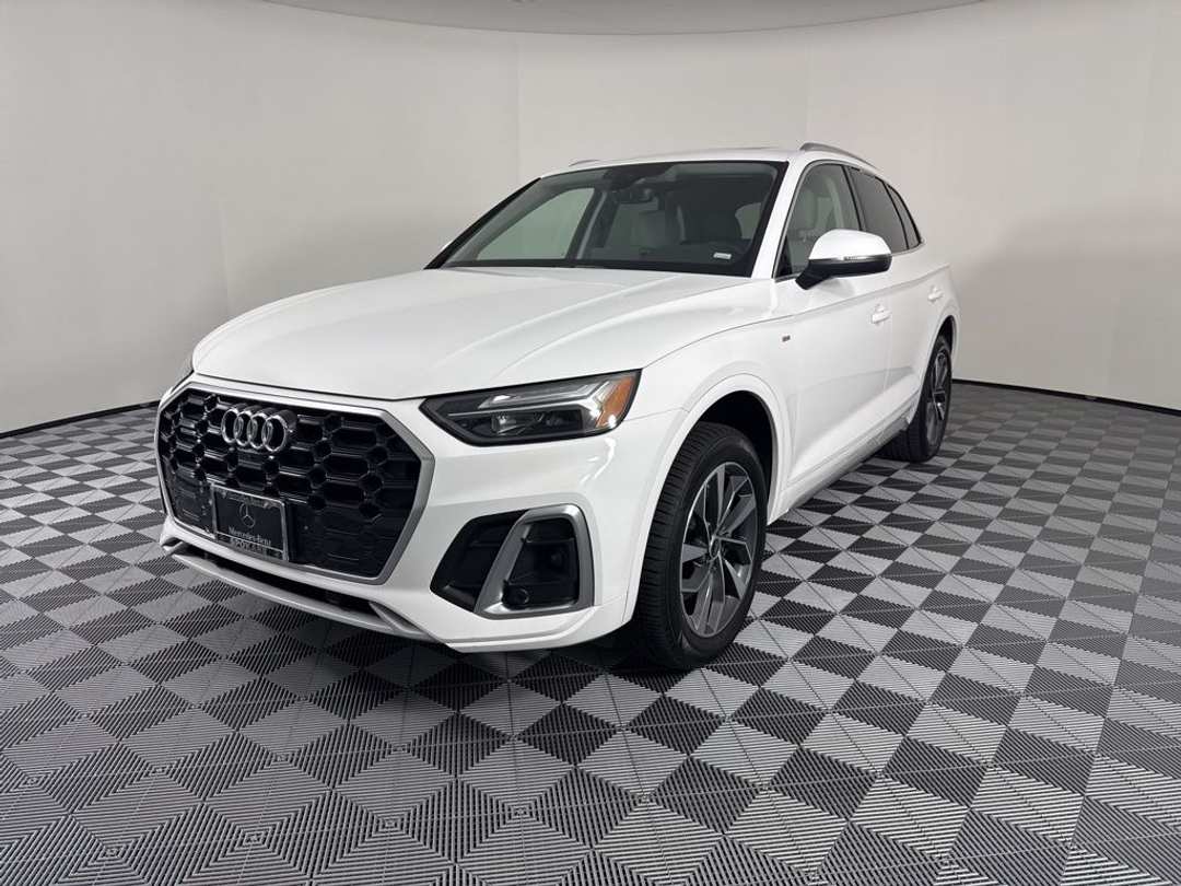 2022 Audi Q5 45 S line Premium - Image 3