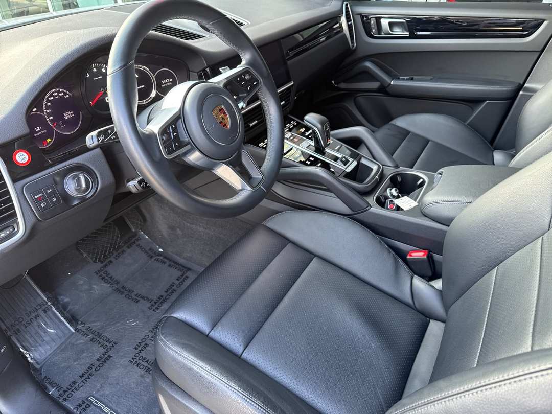 2023 Porsche Cayenne Platinum Edition - Image 9