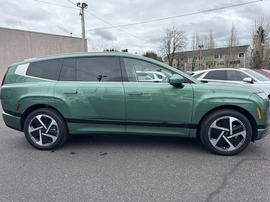 2026 Hyundai Ioniq 9 Performance Calligraphy - Image 8