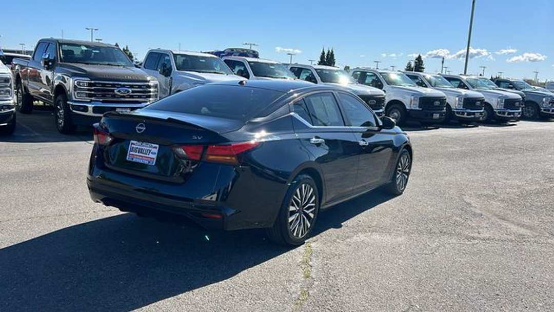 2024 Nissan Altima 2.5 SV - Image 3