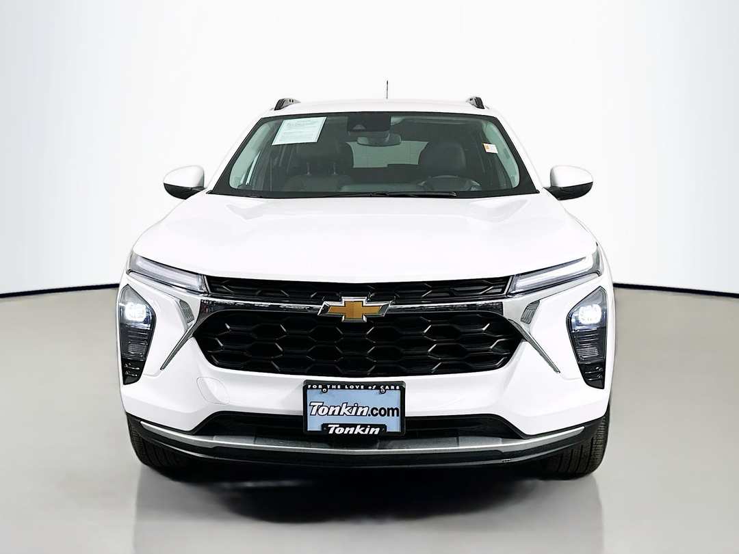2025 Chevrolet Trax LT - Image 2