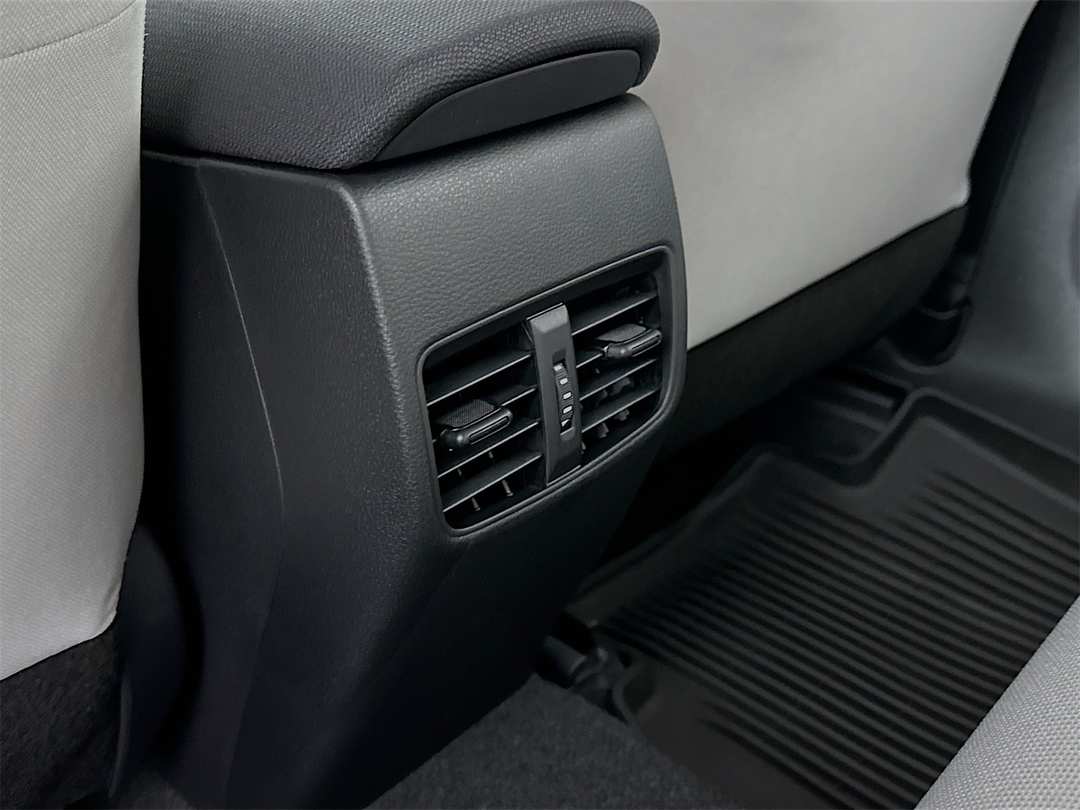 2026 Toyota Corolla Cross L - Image 24