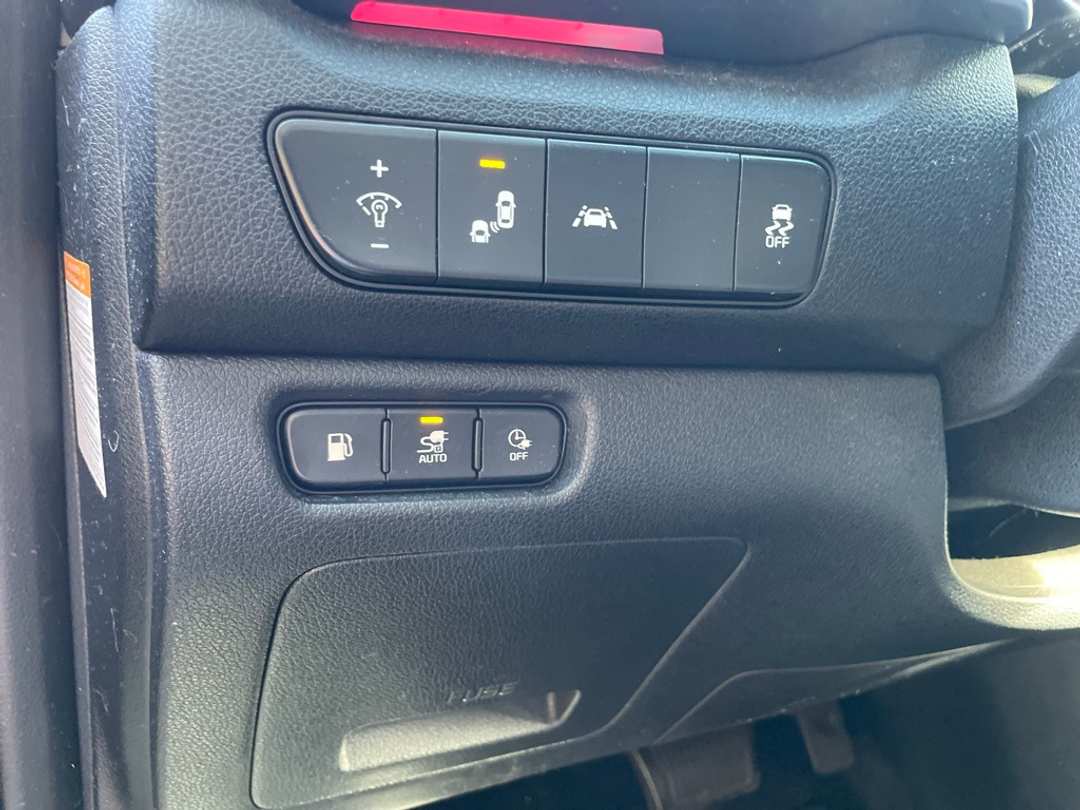 2020 Kia Niro LXS - Image 11