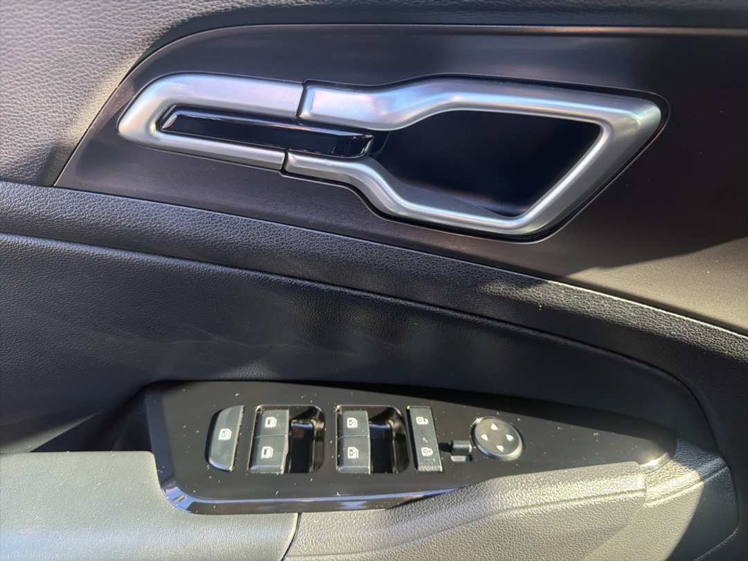 2024 Kia Sportage EX - Image 12