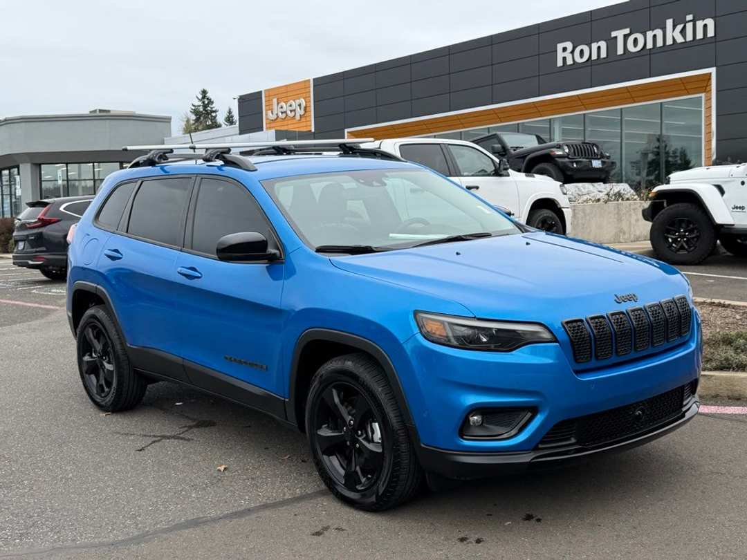 2023 Jeep Cherokee Altitude - Image 2